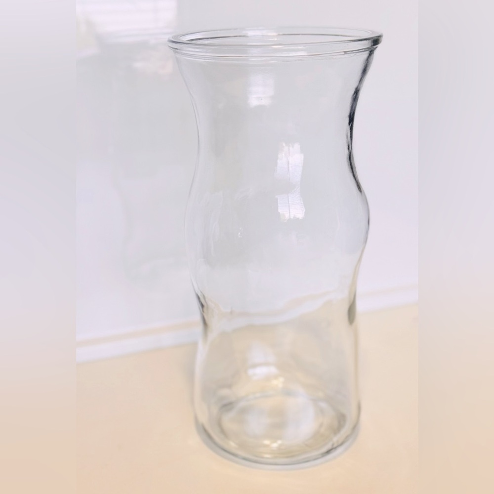 VINTAGE 10” Elegant Clear Glass Wavy Flower Vase